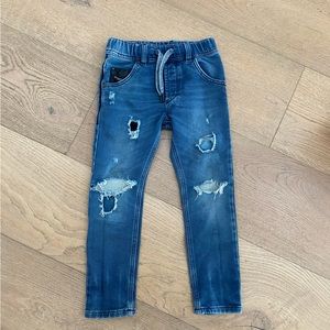 6Y Diesel distressed jeans. Cute pocket detail and drawstrings.